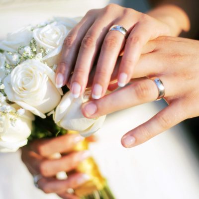 hands_wedding_rings_80655_2560x1600